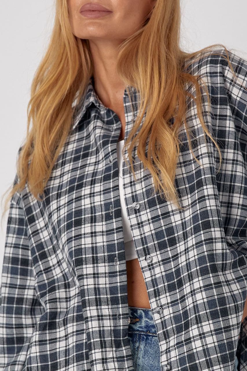 Жіноча картата сорочка oversize — 4