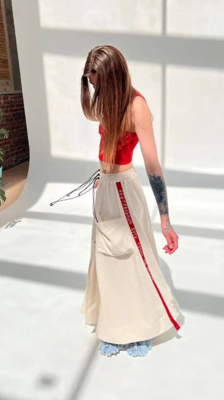 Спідниця «Нейтральним бути точно не можна»