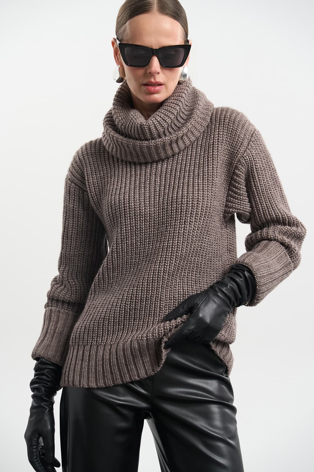 Светр з хомутом