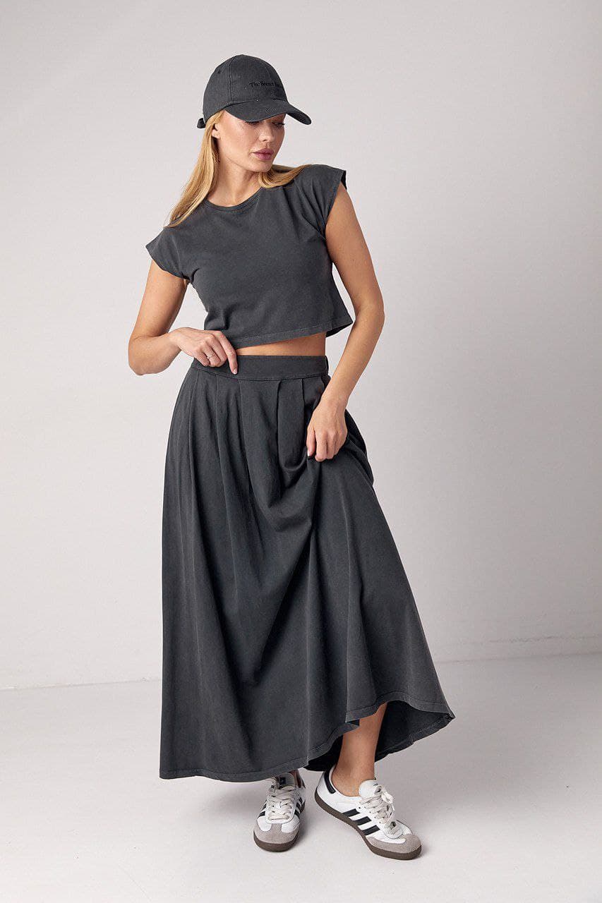 Літній трикотажний костюм з довгою спідницею та футболкою — 3