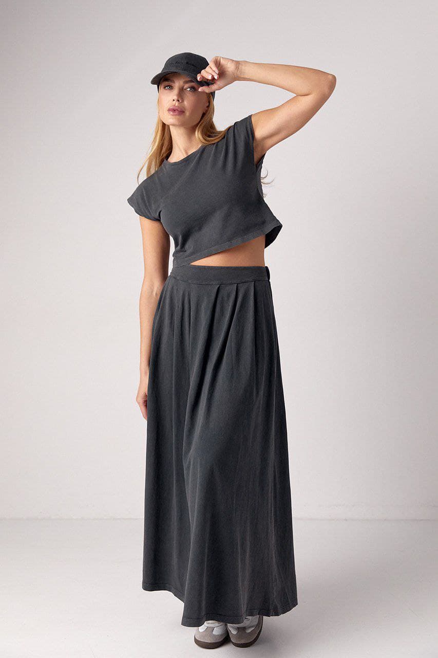 Літній трикотажний костюм з довгою спідницею та футболкою — 4