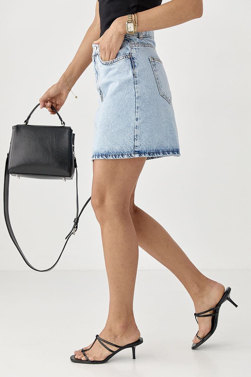 Коротка жіноча джинсова спідниця