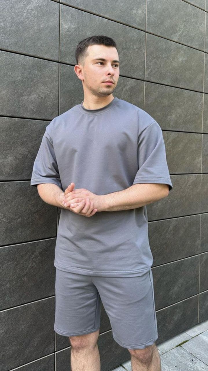 Базова однотонна футболка оверсайз — 2