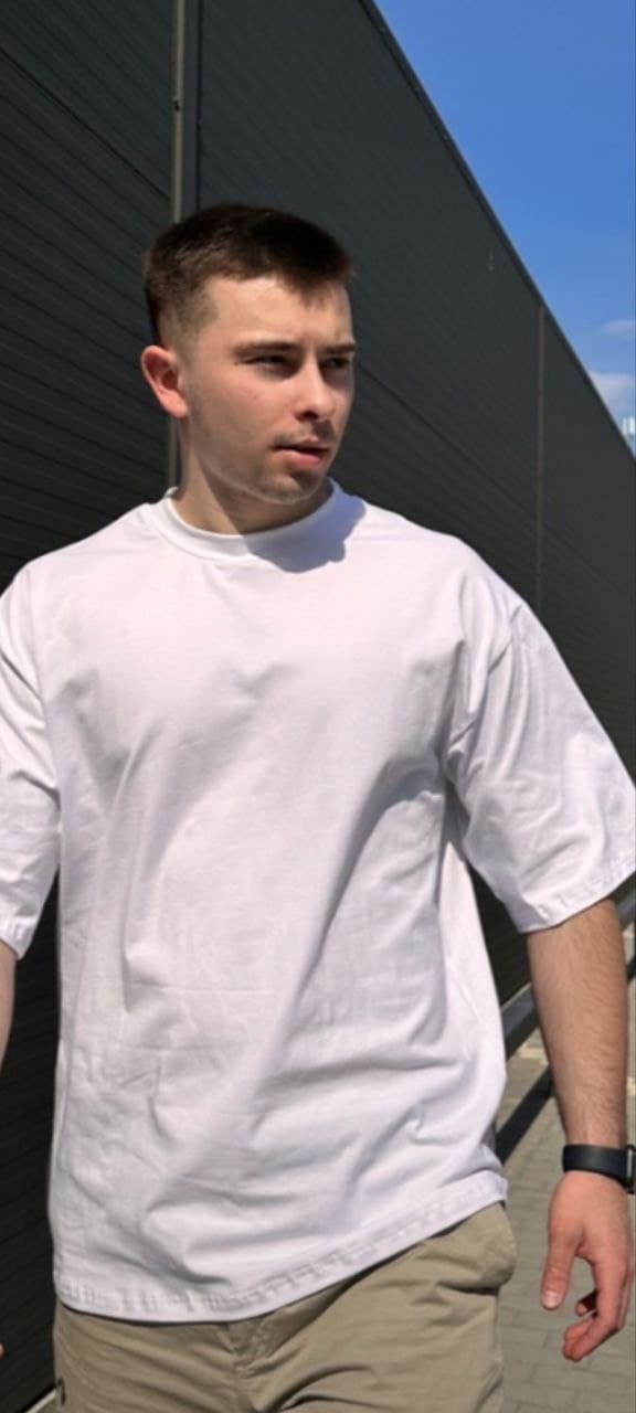 Базова однотонна футболка оверсайз — 5